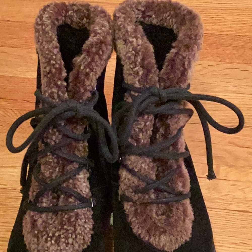 Stuart Weitzman Lace Up Shearling Boots size 7 - Picture 3 of 7
